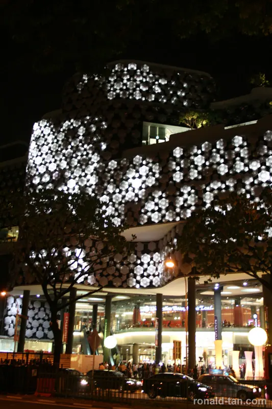 Iluma @ Bugis Light Up