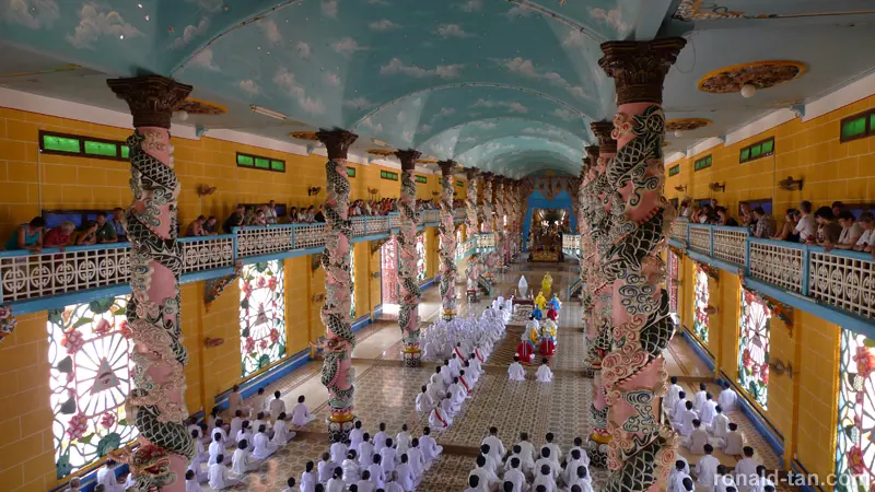 1 Day Cao Dai Temple & Cu Chi Tunnels Tour