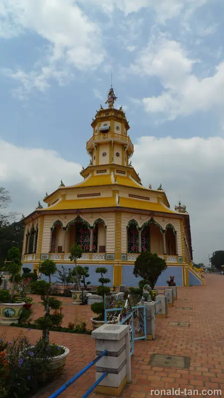 1 Day Cao Dai Temple & Cu Chi Tunnels Tour