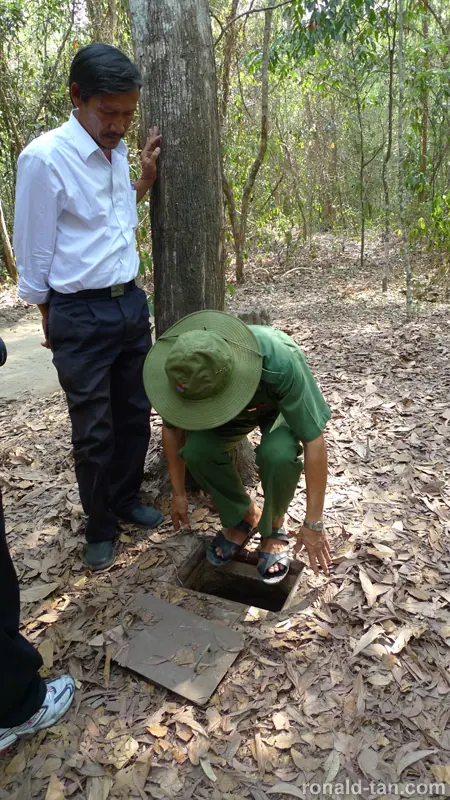 1 Day Cao Dai Temple & Cu Chi Tunnels Tour