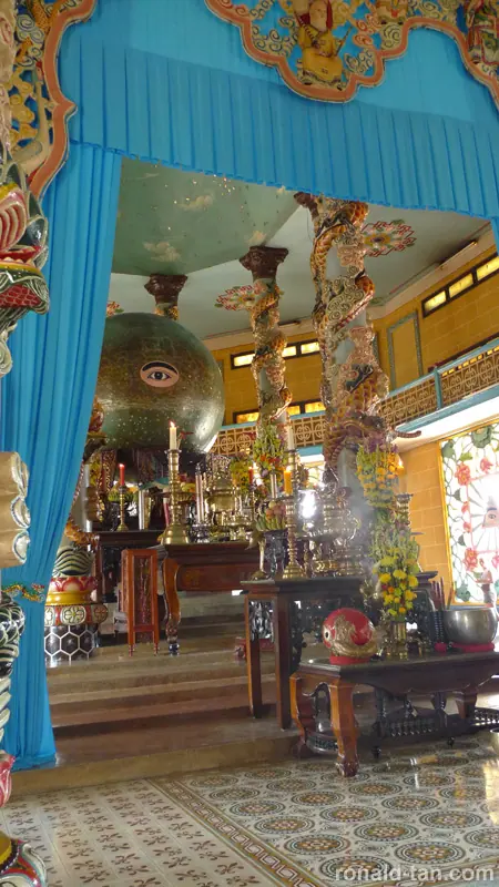 1 Day Cao Dai Temple & Cu Chi Tunnels Tour