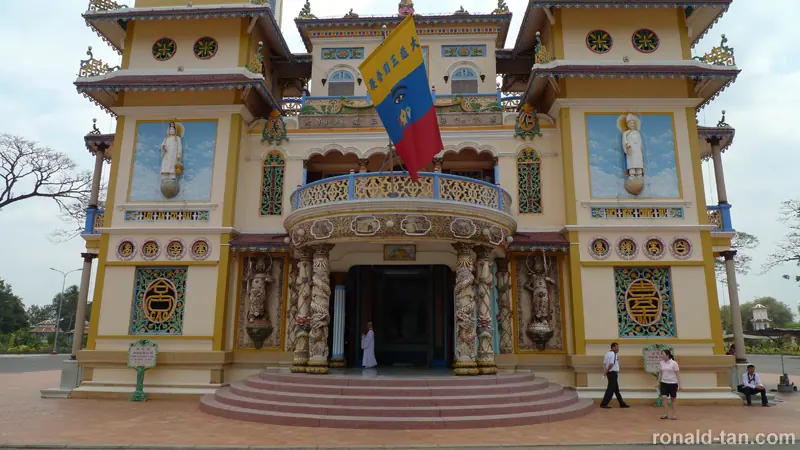 1 Day Cao Dai Temple & Cu Chi Tunnels Tour